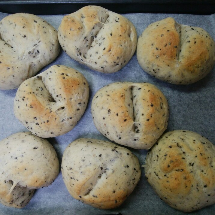 HBで簡単!上新粉でもちもち黒ごまたっぷりパン